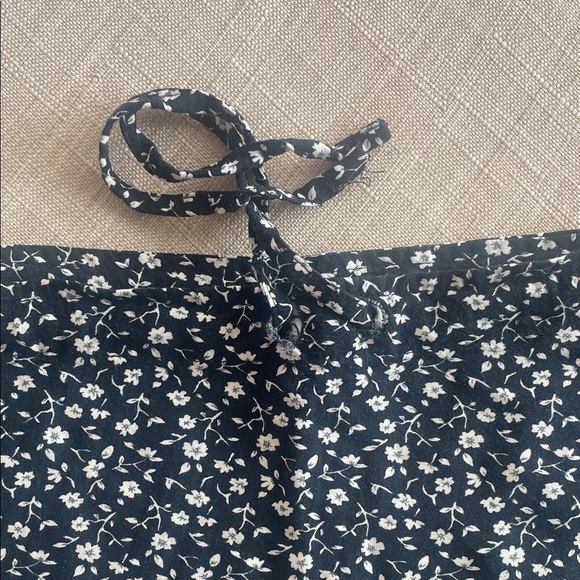 Brandy Melville NWOT Floral Skirt - Picture 4 of 4